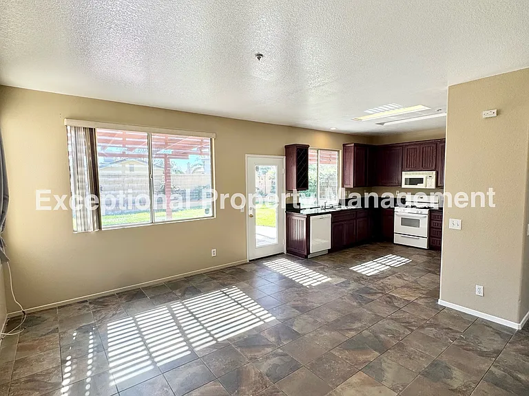 15381 Citation Ave — Photo 6