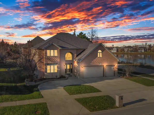 1060 Flamingo Dr, Roselle, IL 60172