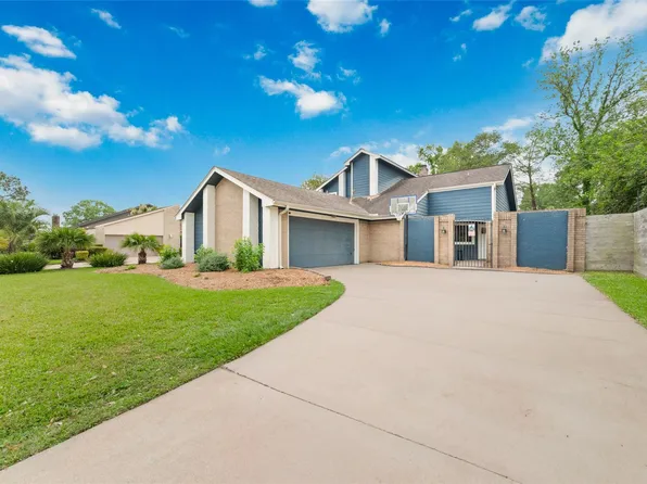 16374 Larkfield Dr, Houston, TX 77059