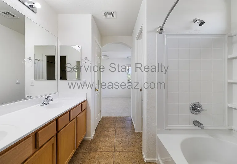 1554 E Elgin St — Photo 20