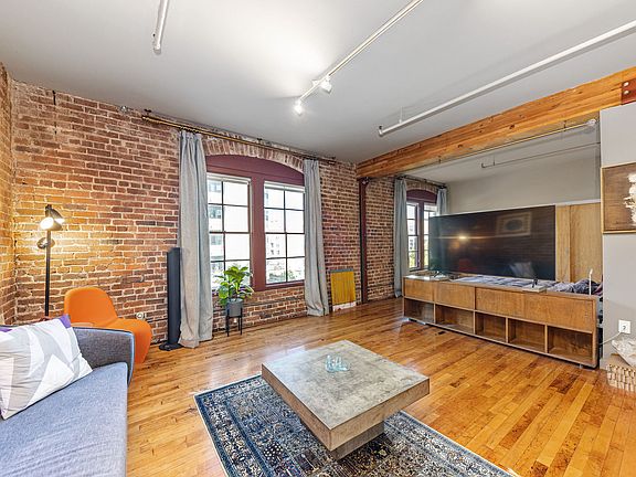 4th image of 540 Delancey St #305-1
