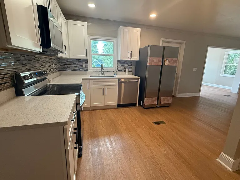 967 Lake Dr — Photo 10