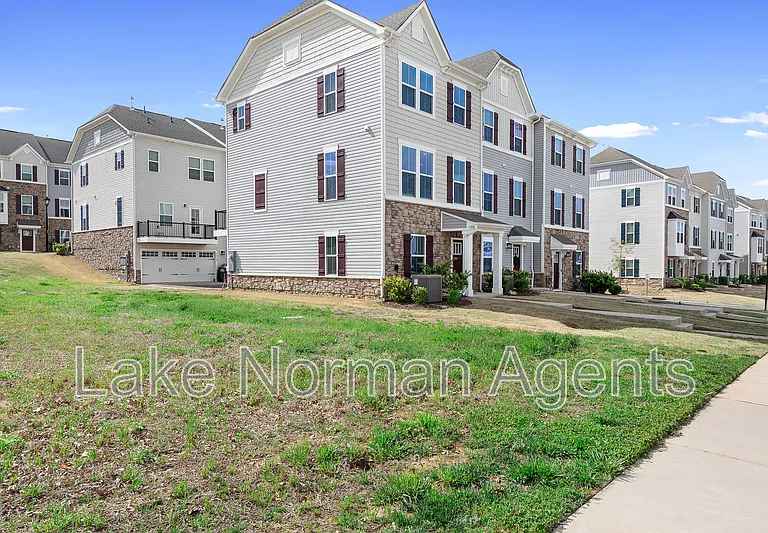 1814 Aspire St — Photo 2