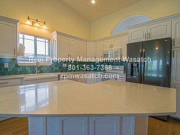 3rd image of 25 Club House Dr
