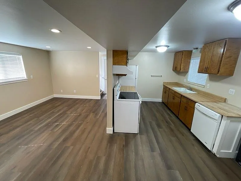 1002 W 675 N — Photo 2