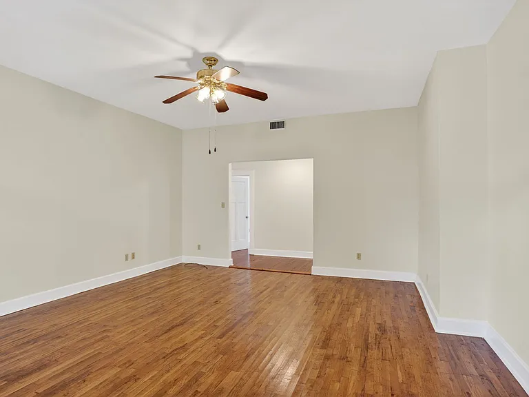 2500 Nashville Ave — Photo 4