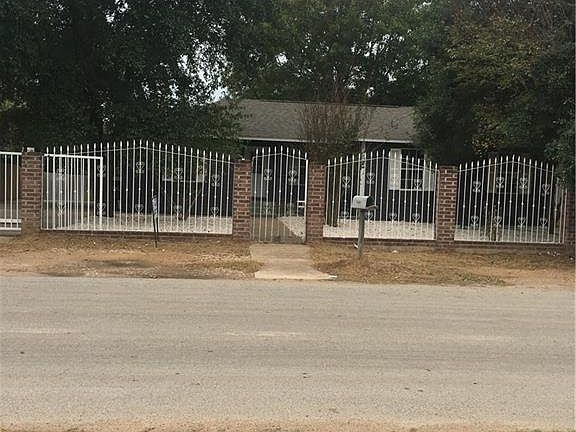 2nd image of 4504 Aristocrat Dr
