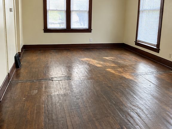 2nd image of 1027 W 5th St