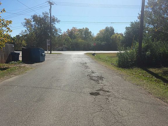 5th image of 102 N Hearon Dr