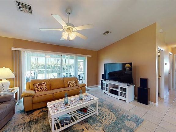 2nd image of 1526 SE 8th Pl