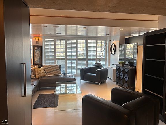 3rd image of 4000 N Meridian St APT 1F