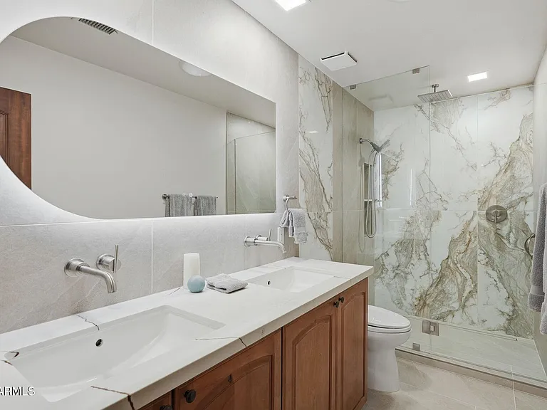 2221 E Vista Ave — Photo 25