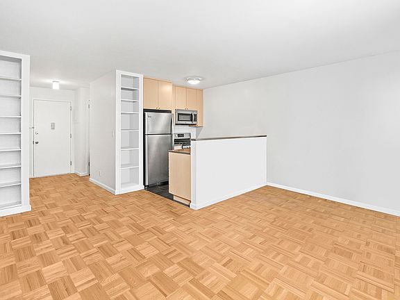 4th image of 1 Irving Pl APT G14h