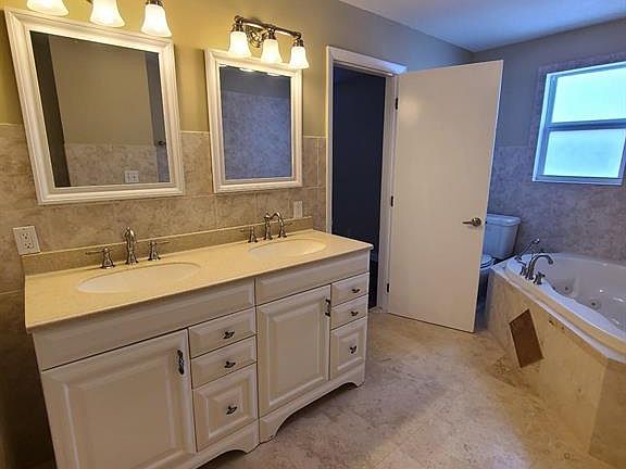 2nd image of 3201 Bayview Dr
