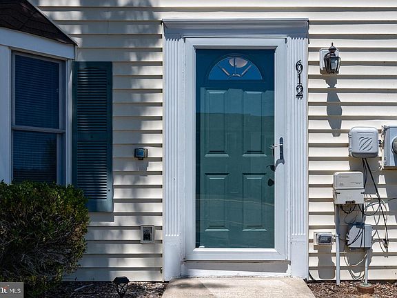 2nd image of 612 Hemlock Ct