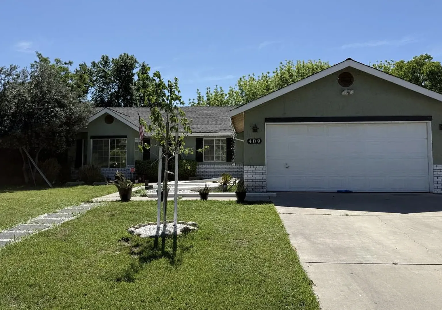 Cozy 4 bedroom, 2 bathroom home in Visalia — Photo 2