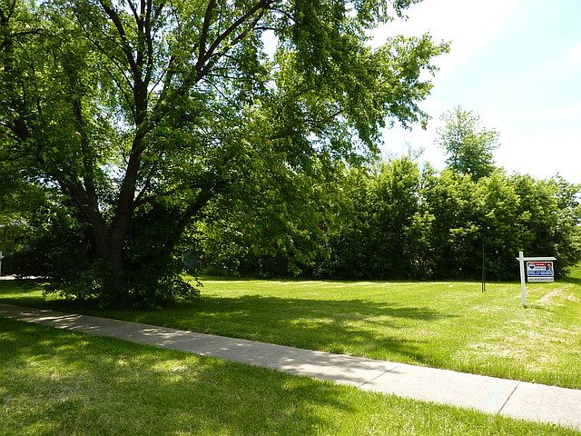 2nd image of 951 Valley View Dr