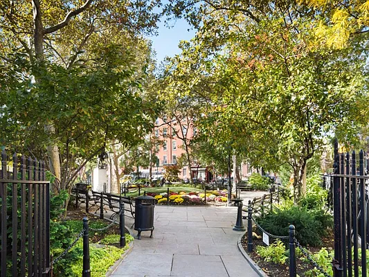 Sold by Sotheby's International Realty | media 25