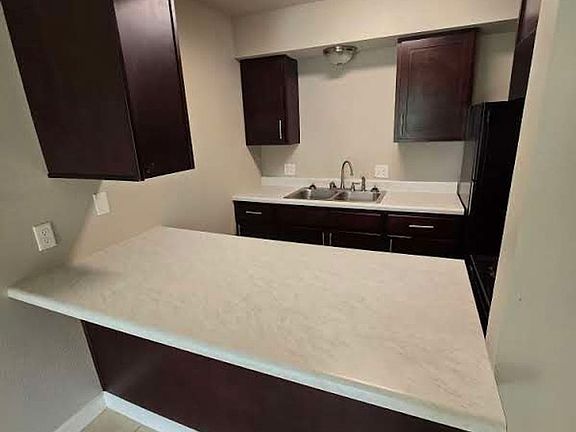 4th image of 591 E Boswell St #8