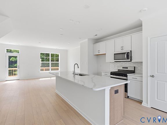 3rd image of 2407 Flora Blvd