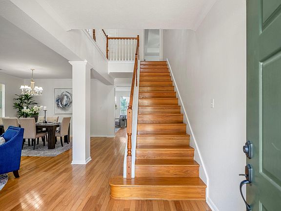 4th image of 118 Snowdance Ct
