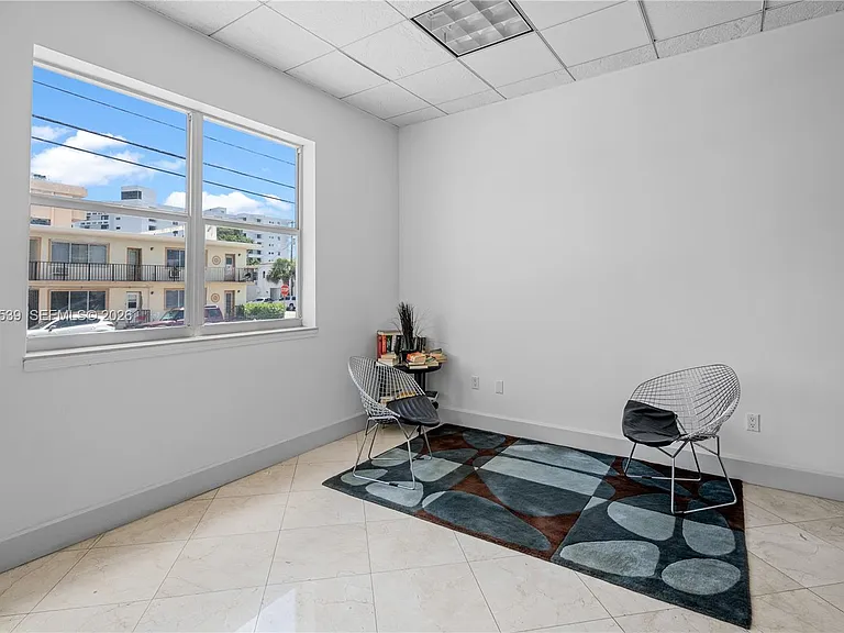 401 69th St #Penthouse 101 — Photo 8
