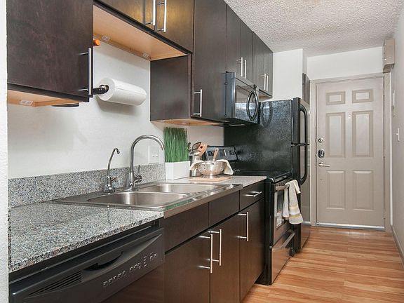 4th image of 1497 Royal Crest Dr