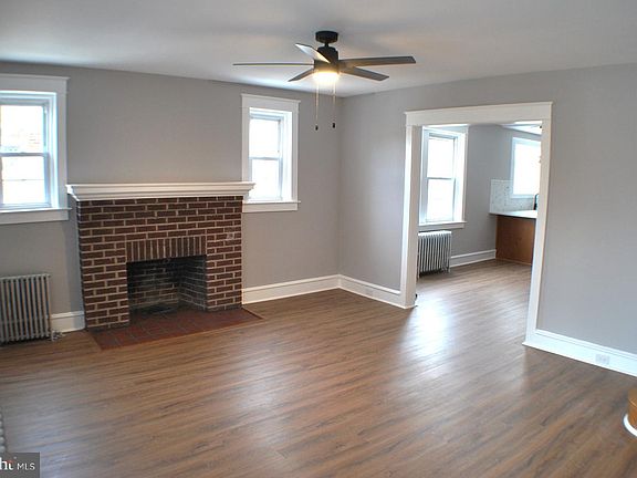 3rd image of 125 E Avon Rd