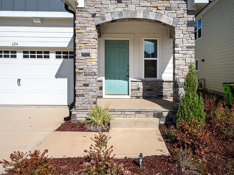 624 Sage Oak Ln — Photo 2