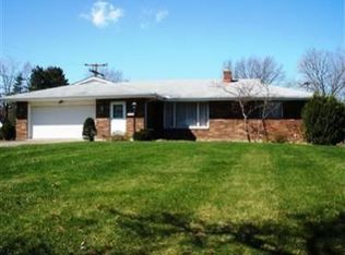 7472 S Cricket Ln, Seven Hills, OH 44131