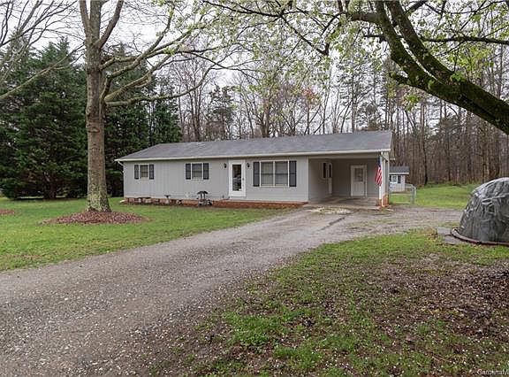 2nd image of 138 Seven Oaks Ln