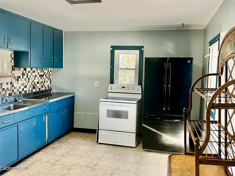 5893 High St — Photo 3