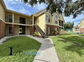 8724 Mallard Reserve Dr, Tampa, FL