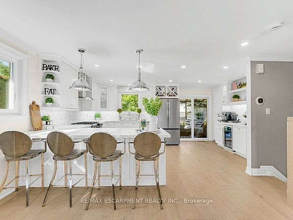 3rd image of 1482 Epping Rd