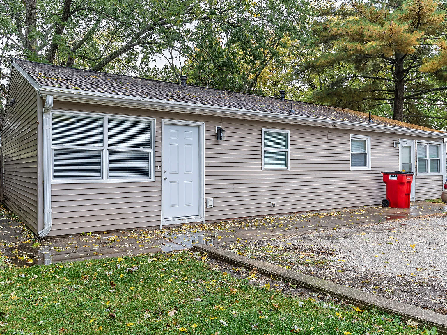 2 bed, 800 sqft, $1,300 — Photo 2