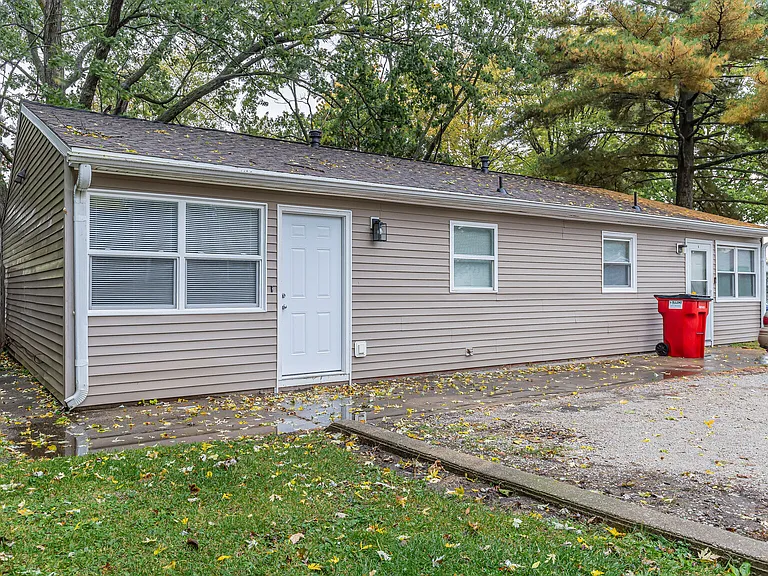 1511 Kings Way #A — Photo 2