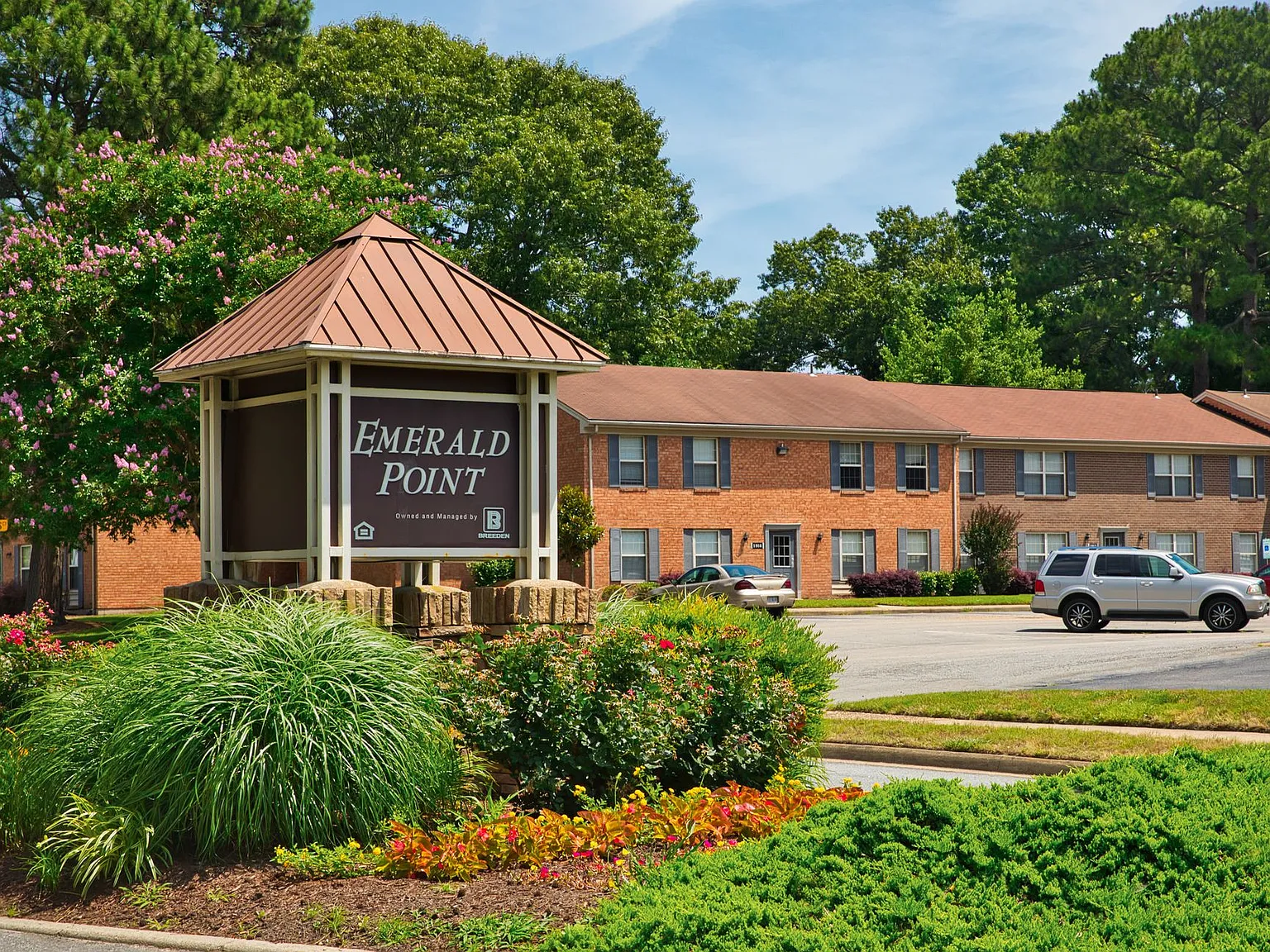 Emerald Point Apartments & Townhomes — Photo 2