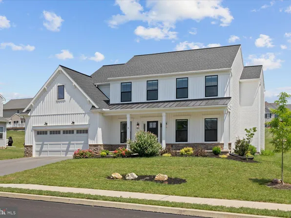 5 Rein Dr, Stevens, PA 17578