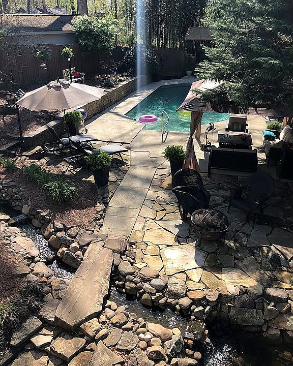 Backyard Oasis Awaits!