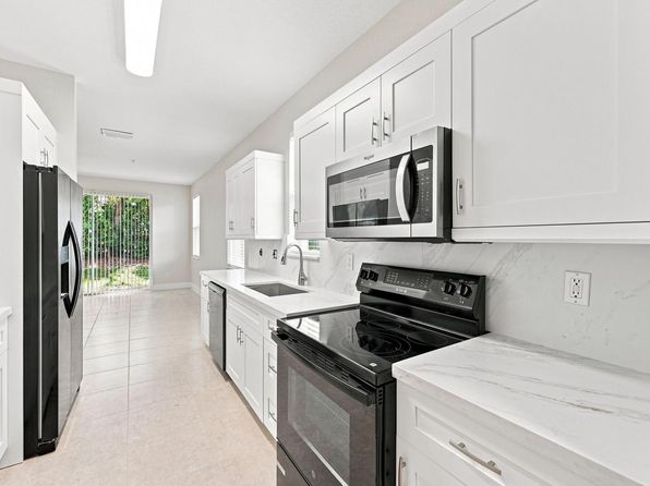 813 Pipers Cay Dr #813