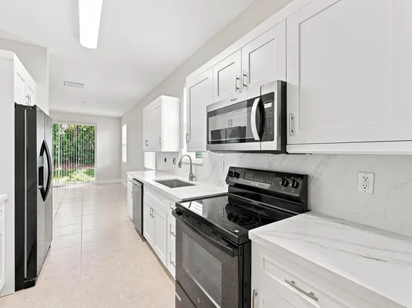 813 Pipers Cay Dr, West Palm Beach, FL