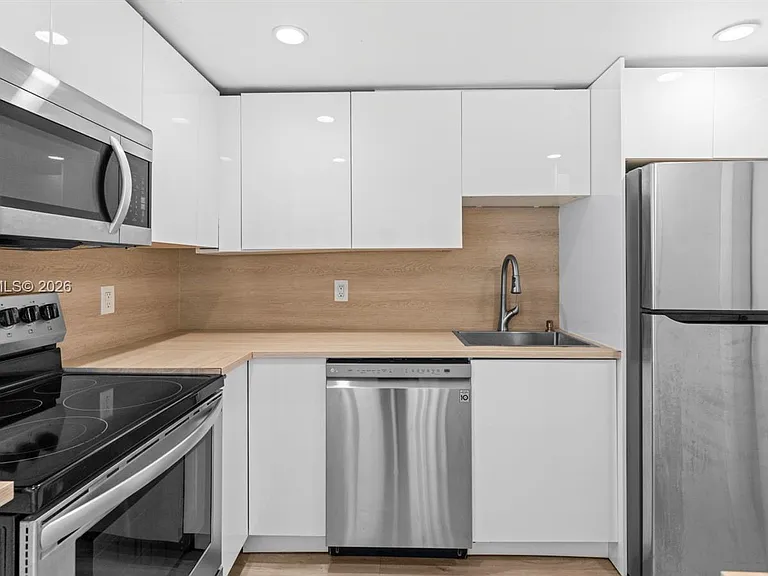 1145 Normandy Dr #505 — Photo 2