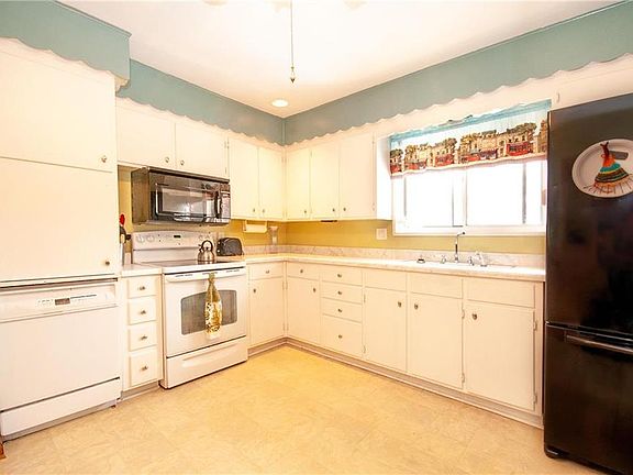 4th image of 3914 S Dodgion Ave