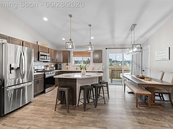 4th image of 2096 Mozart Ave