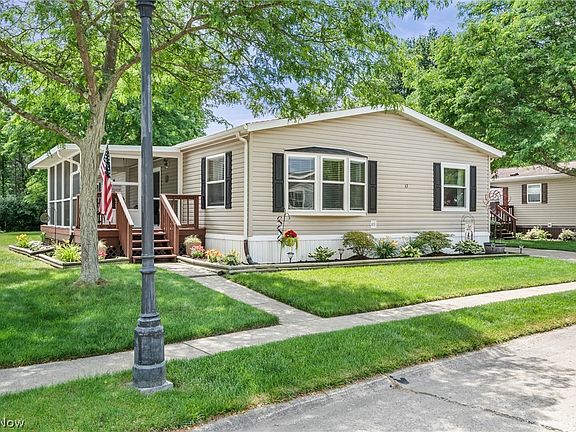 3rd image of 43 Periwinkle Dr