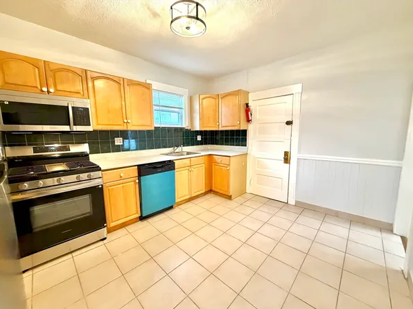 8 Berkeley St APT 1, Watertown, MA 02472