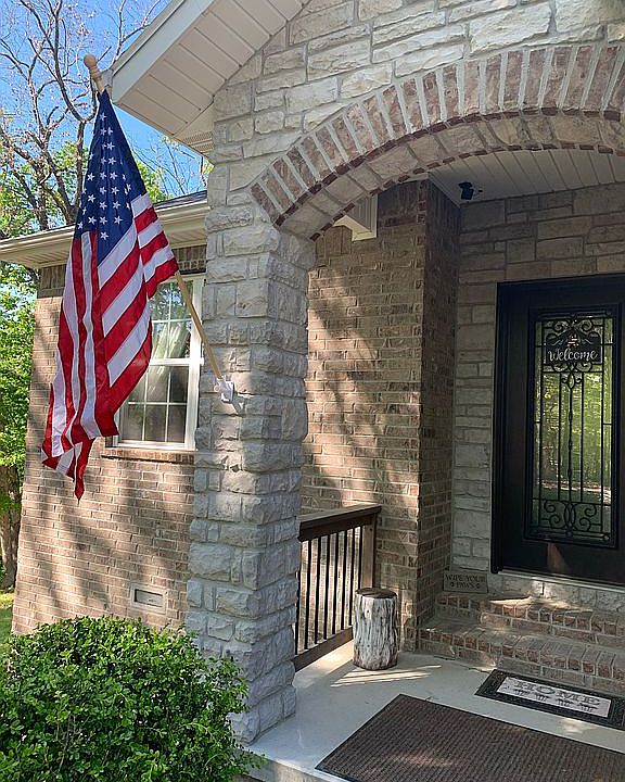 1st image of 4 Oak Cir
