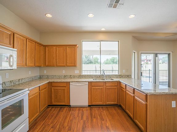 4th image of 14602 W Amelia Ave