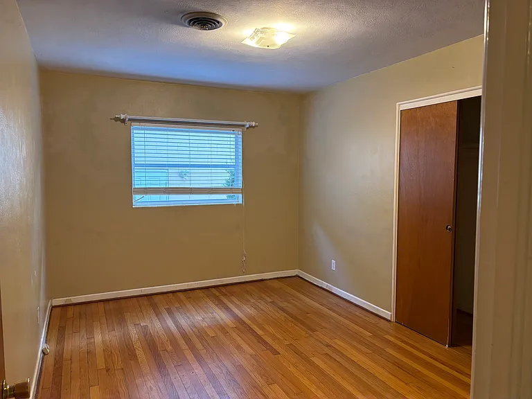 3243 N Orange Ave — Photo 16