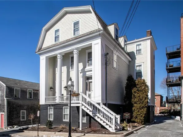 15 John St, Bristol, RI 02809